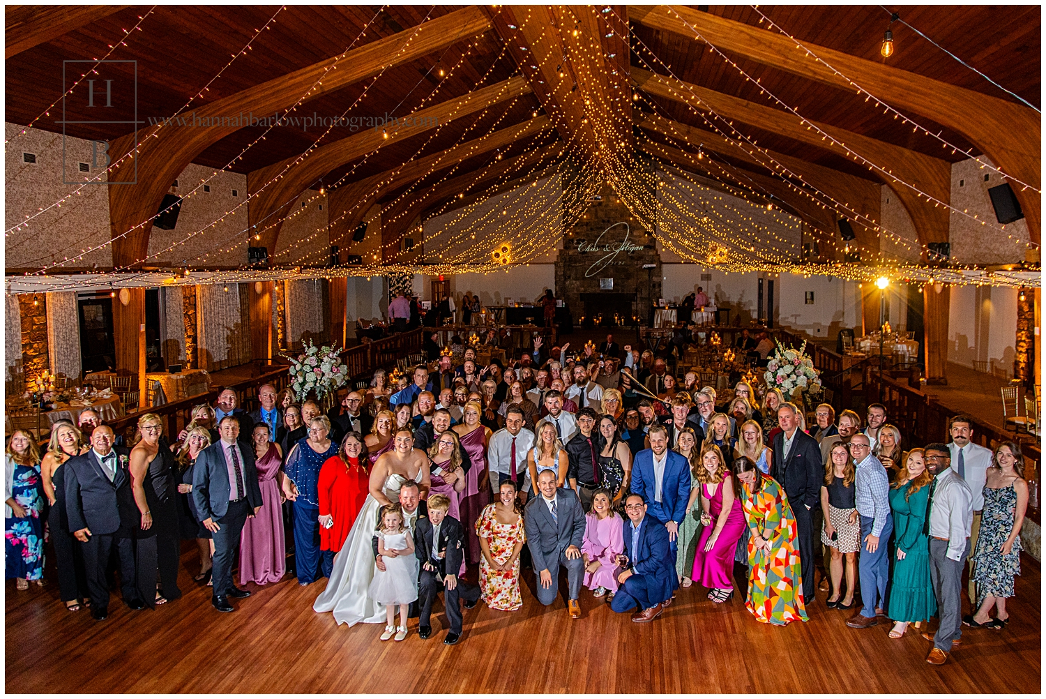 Group photo of every guest with couple at wedding reception